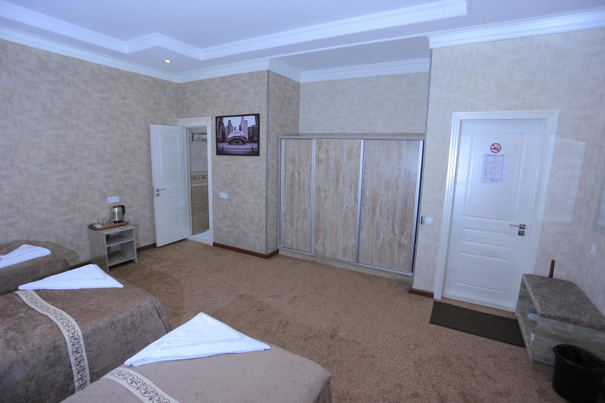 Hayot Plaza Hotel Yunusobod Екстериор снимка